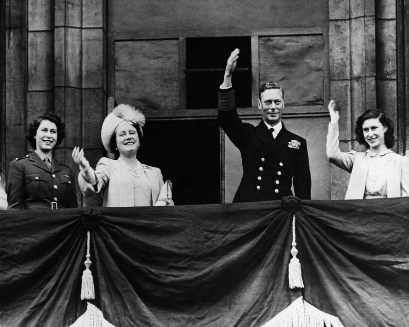 Księżniczka Elzbieta, Królowa Matka, król Jerzy VI i księżniczka Małgorzata, II wojna światowa, 8.05.1945