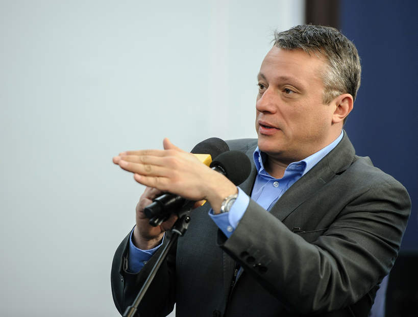 Maciej Knapik, 15.03.2016 r., Warszawa, konferencja prasowa PIS