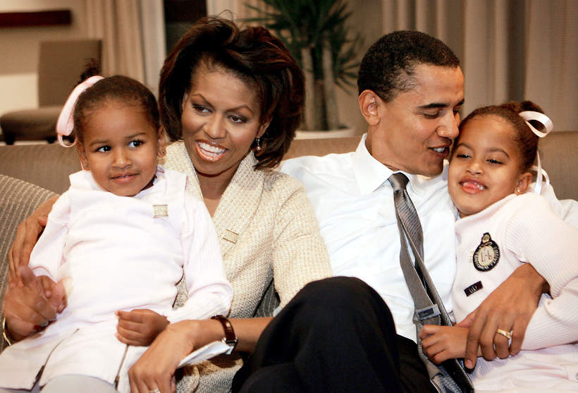 Michelle Obama, Barack Obama, Malia  Obama, Natasha Obama, Chicago, USA, 02.11.2004 rok