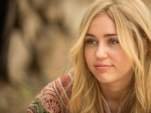 Miley Cyrus w Crisis in Six Scenes