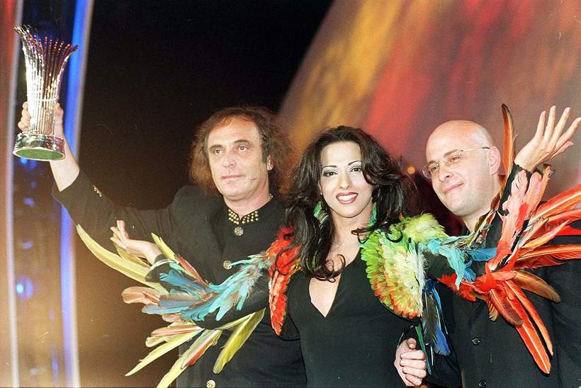 Od lewej: kompozytor Sviika Pick, Dana International, autor tekstu Yoav Ginal, Eurowizja, Birmingham, Wielka Brytania, 09.05.1998 rok