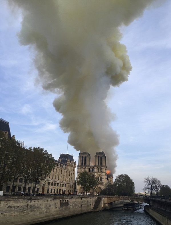 Pożar katedry Notre Dame w Paryżu - zdjęcia