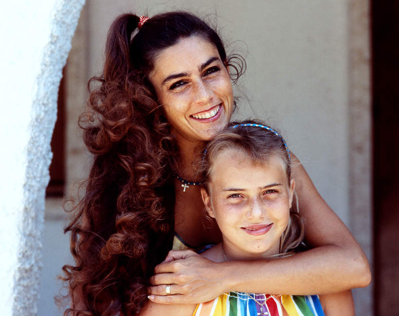 Romina Power pozuje z córką Ylenią Carrisi, połowa lat 80.