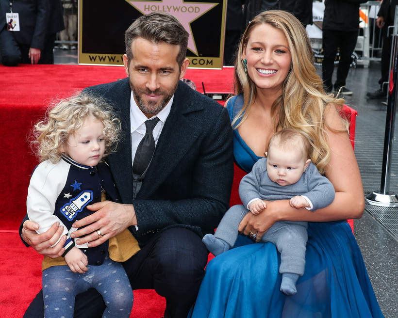Ryan Reynolds, Blake Lively z dziećmi, Hollywood, Los Angeles, 15.12.2015 rok