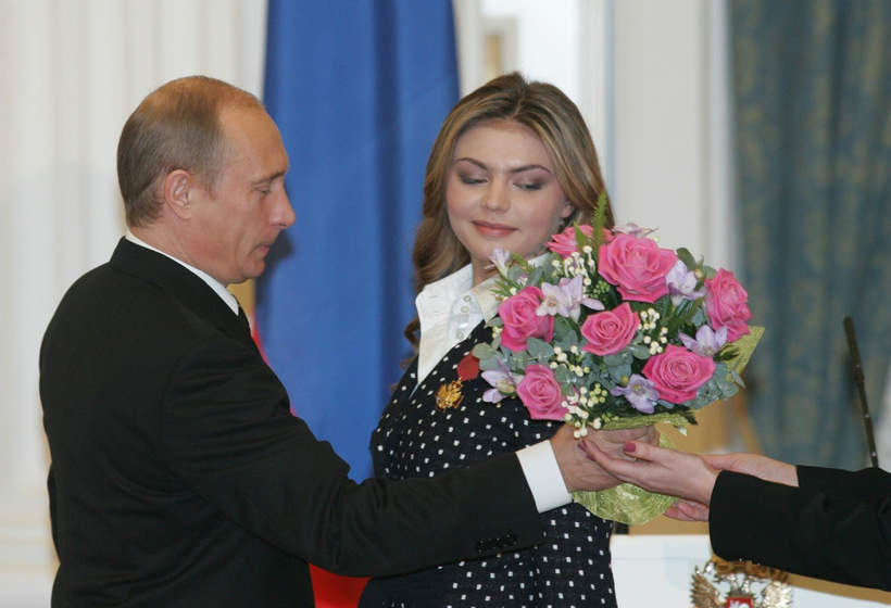 Władimir Putin wręcza nagrodę państwową Alinie Kabajewej, 21.12.2005 Rosja, Kreml