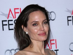 Angelina Jolie w srebrnej sukni