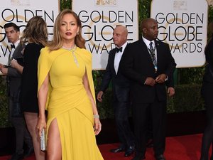 Jennifer Lopez w długiej żółtej sukni