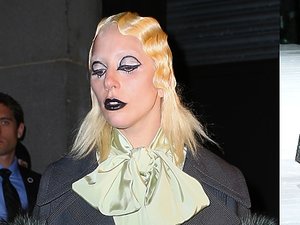 Lady Gaga w białej bluzce z żabotem i dziwnej pofalowanej fryzurze i w butach na wysokich platformach