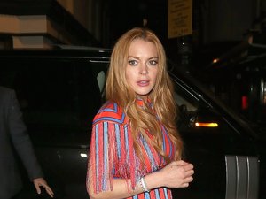 Lindsay Lohan w sukience Elisabetty Franchi w Londynie