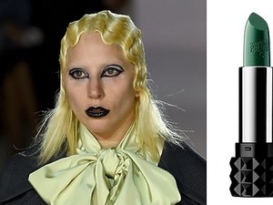 Lady Gaga z czarnymi ustami i szminki: zielona, niebieska, błękitna