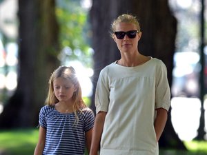 Gwyneth Paltrow z córką, Apple Martin na spacerze