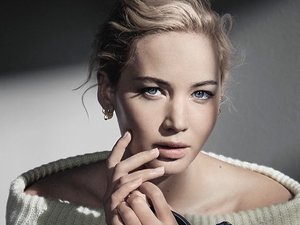 Jennifer Lawrence z torebką Dior