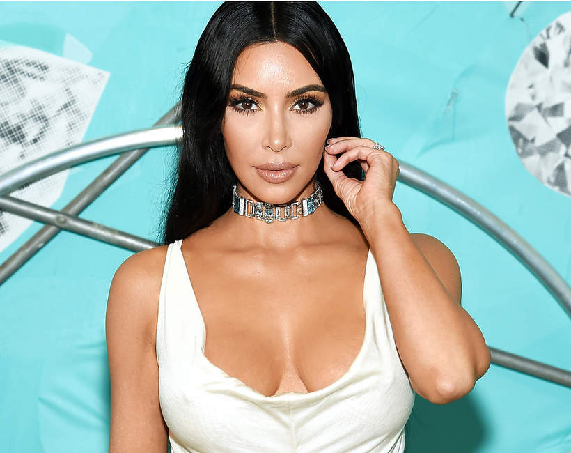 kim-kardashian-garderoba-kup-ubrania-z-szafy-gwiazdy-online-na-stronie-jakie-ceny