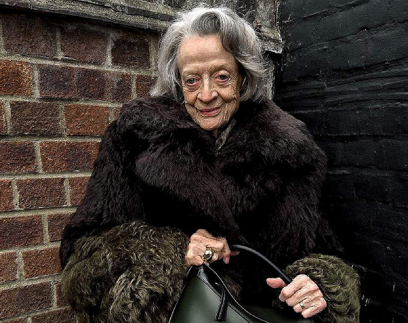 88-letnia Maggie Smith w kampanii Loewe
