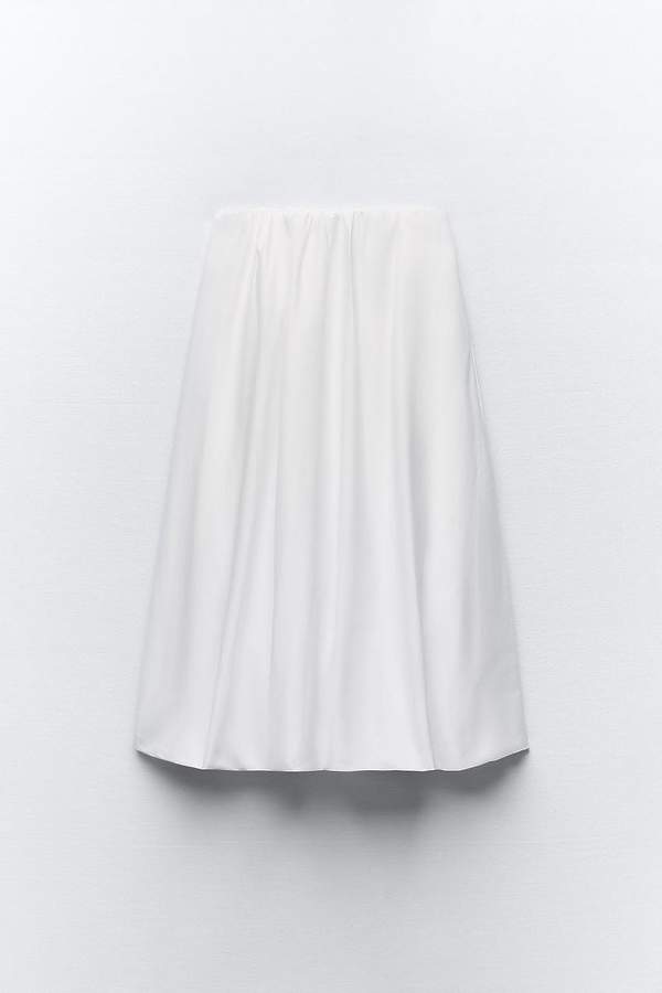 Najmodniejsze długie białe spódnice na wiosnę i lato 2024