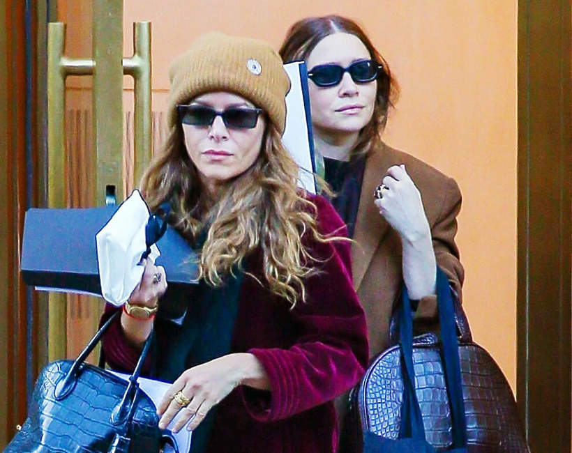 Siostry Olsen w pasujących do siebie stylizacjach