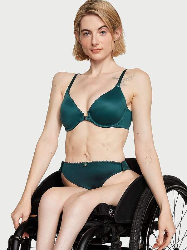 Victoria’s Secret wypuszcza kolekcję bielizny dla niepełnosprawnych kobiet