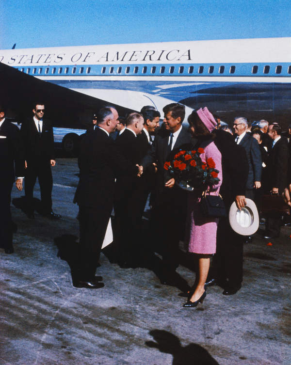 rozowy kostium Jackie Kennedy Dallas to nie chanel zabojstwo prezydenta