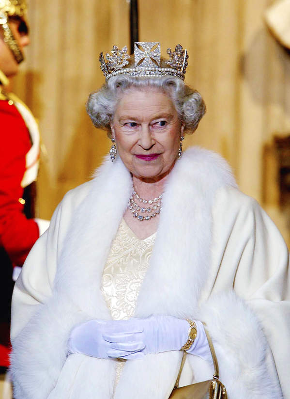 tiara brytyjska rodzina krolewska bizuteria ozdoby najpiekniejsze tiary elzbieta ii