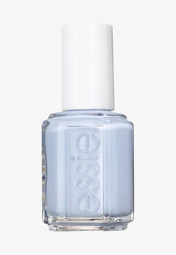 Trendy lato 2023: Blueberry milk nails - nowy hit manicure na lato
