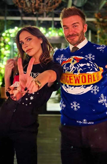 Victoria i David Beckham w swiatecznych swetrach gdzie kupic podobne swetry