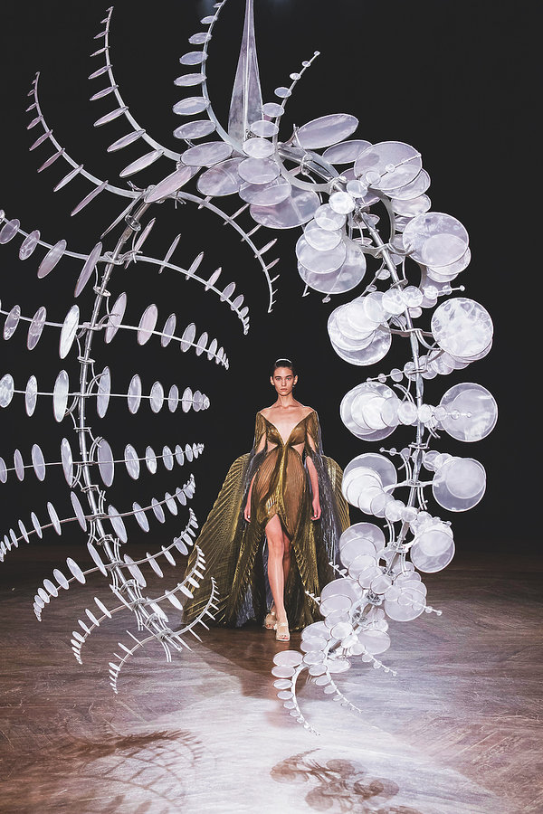 Agnieszka Ścibior o pokazach haute couture w Paryżu na jesień 2019