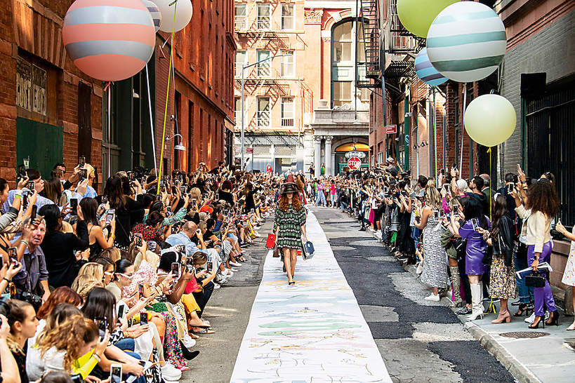 Co naprawdę dzieje się na Fashion Weeks w Paryżu, Mediolanie i Nowym Jorku?