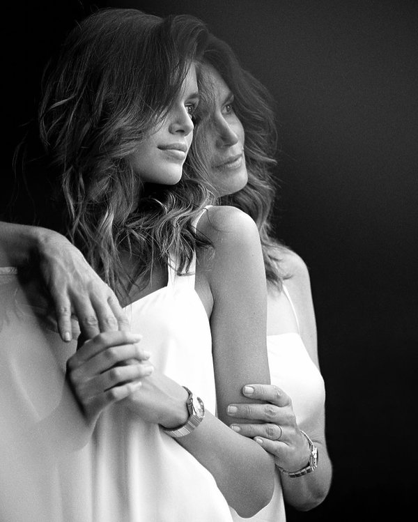 Kaia Gerber i jej matka Cindy Crawford w reklamie zegarków Omega