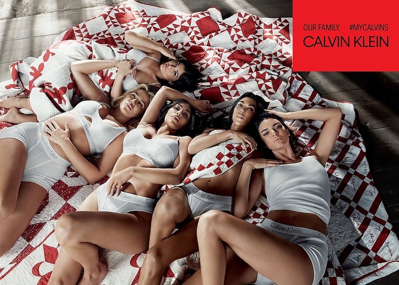 Klan Kardashian-Jenner w nowej reklamie marki Calvin Klein