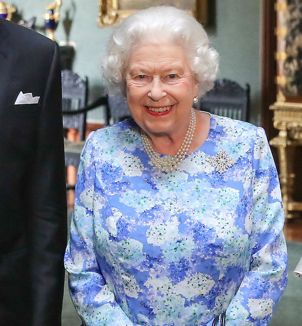 królowa Elżbieta II i jej broszki 
