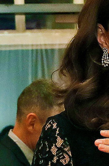 Księżna Kate w ciąży w koronkowej czarnej sukience Diane Von Furstenberg