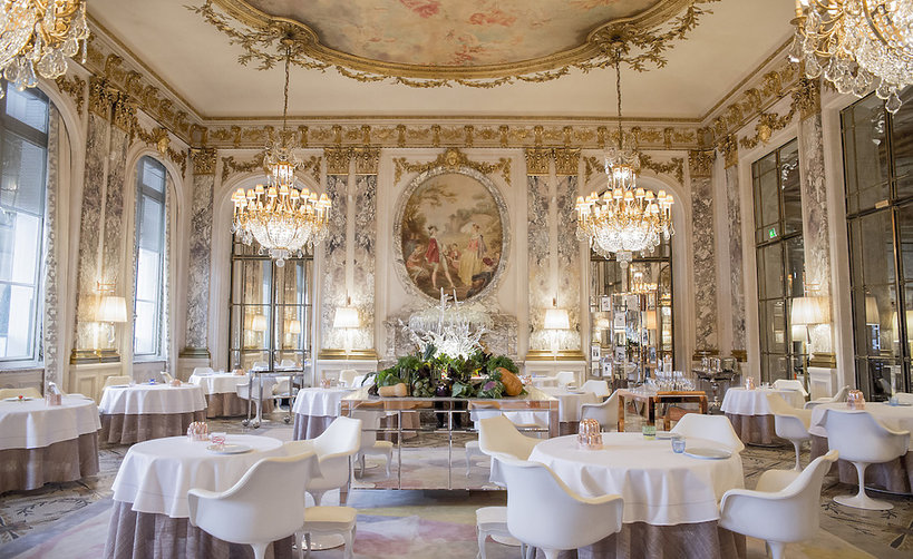 Restauracja w hotelu Le Meurice w Paryżu, projekt Philippe Starck.