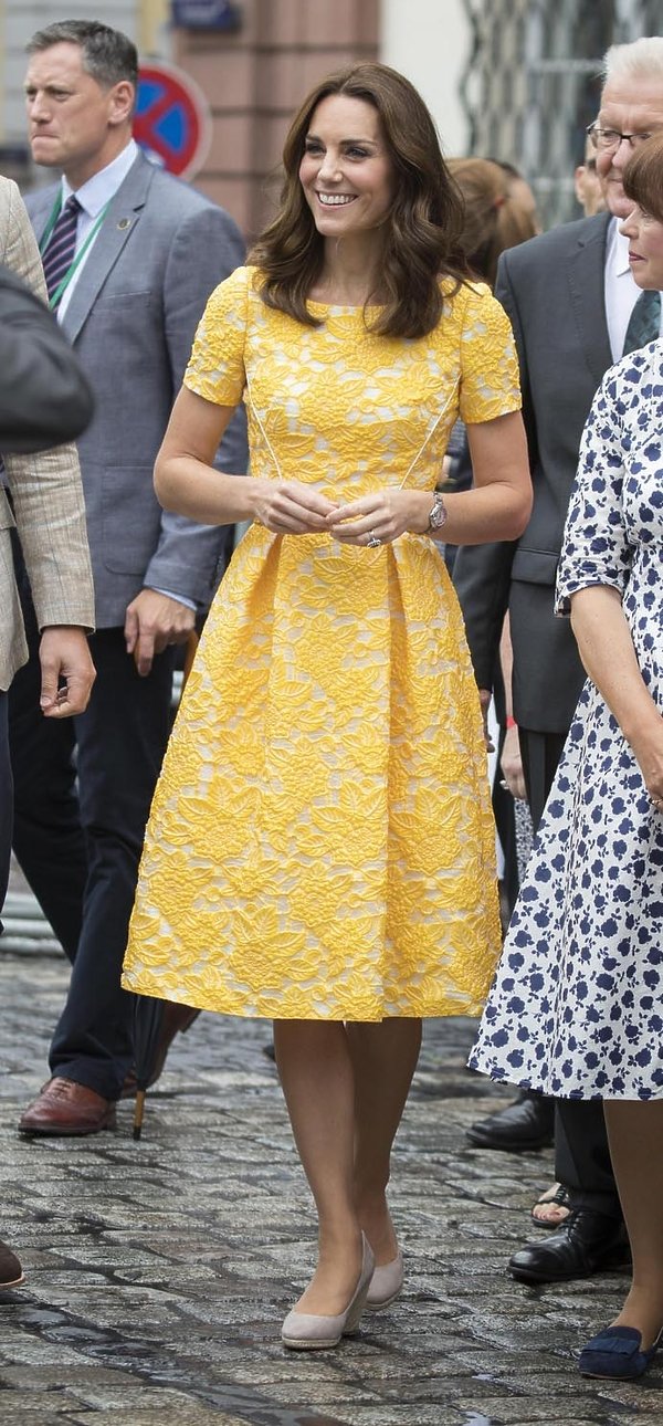 Stylizacja Księżna Kate w kreacji ulubionej projektantki  Jenny Packham